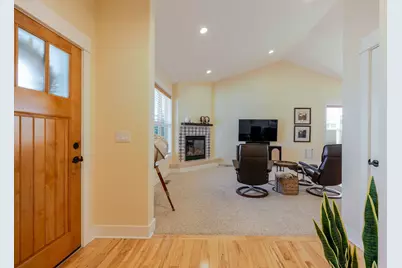 1833 NW Larch Avenue, Redmond, OR 97756 - Photo 9