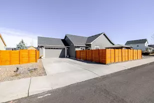 1833 NW Larch Ave, Redmond, OR 97756 - Photo 3