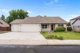 1634 NW Teak Ave, Redmond, OR 97756 - Photo 1