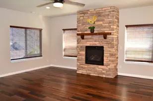 915 NW Bishop St, Grants Pass, OR 97526 - Photo 3