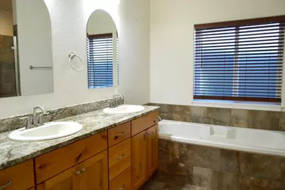 915 NW Bishop Street, Grants Pass, OR 97526 - Photo 11