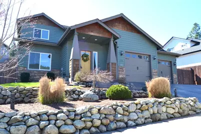 915 NW Bishop Street, Grants Pass, OR 97526 - Photo 1