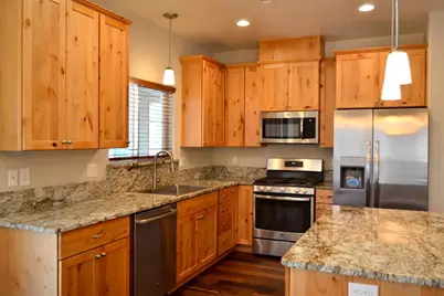 915 NW Bishop Street, Grants Pass, OR 97526 - Photo 5