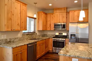 915 NW Bishop St, Grants Pass, OR 97526 - Photo 5