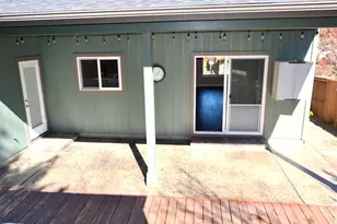 915 NW Bishop St, Grants Pass, OR 97526 - Photo 33