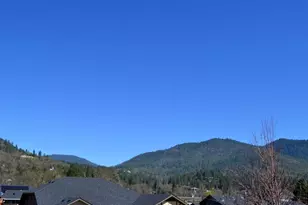 915 NW Bishop St, Grants Pass, OR 97526 - Photo 39