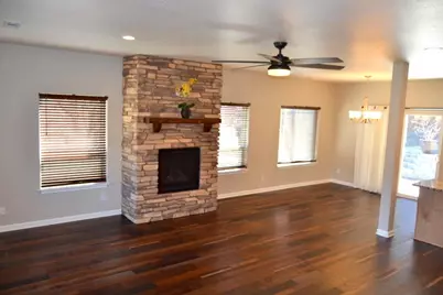 915 NW Bishop Street, Grants Pass, OR 97526 - Photo 7