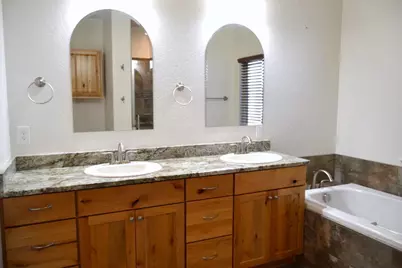 915 NW Bishop Street, Grants Pass, OR 97526 - Photo 15