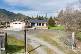 15902 Water Gap Rd, Williams, OR 97544 - Photo 3