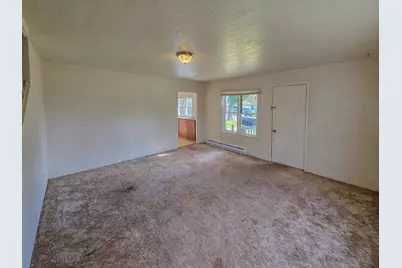 814 NW C Street, Grants Pass, OR 97526 - Photo 3