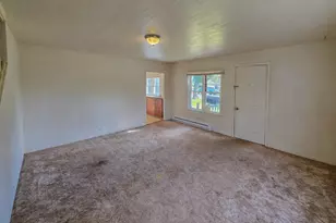 814 NW C St, Grants Pass, OR 97526 - Photo 3