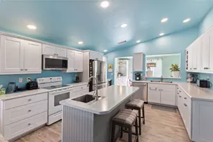 404 Lindilu Ln, Cave Junction, OR 97523 - Photo 3