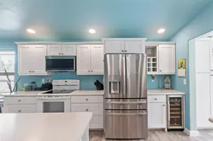 404 Lindilu Ln, Cave Junction, OR 97523 - Photo 3