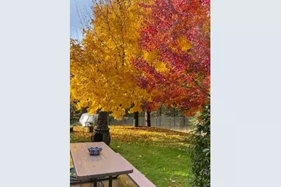 916 Ferry Road, Grants Pass, OR 97526 - Photo 5