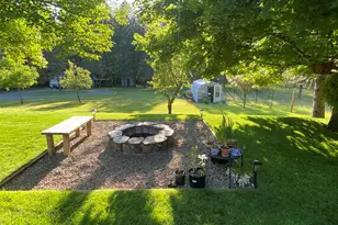 916 Ferry Rd, Grants Pass, OR 97526 - Photo 3