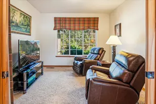 387 Goshawk Ct, Redmond, OR 97756 - Photo 25