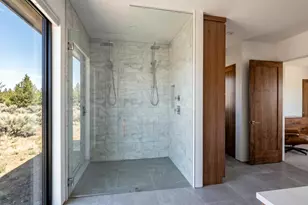 61594 Hosmer Lake Dr, Bend, OR 97702 - Photo 11