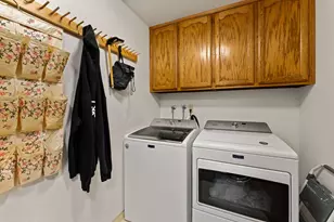 274 Parkhill Pl, Grants Pass, OR 97527 - Photo 11