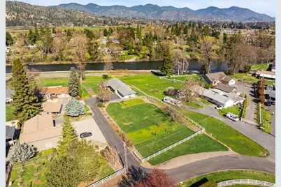 274 Parkhill Place, Grants Pass, OR 97527 - Photo 29