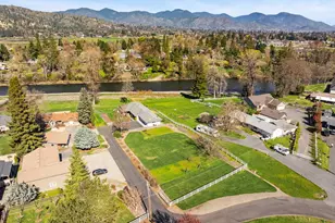 274 Parkhill Pl, Grants Pass, OR 97527 - Photo 29