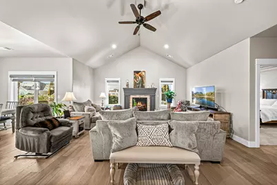 114 Connecticut Court, Medford, OR 97504 - Photo 7