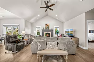 114 Connecticut Ct, Medford, OR 97504 - Photo 7