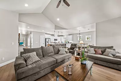 114 Connecticut Court, Medford, OR 97504 - Photo 9