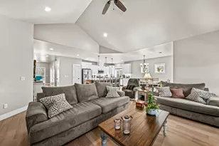 114 Connecticut Ct, Medford, OR 97504 - Photo 9