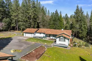 2276 Azalea Dr, Grants Pass, OR 97526 - Photo 3