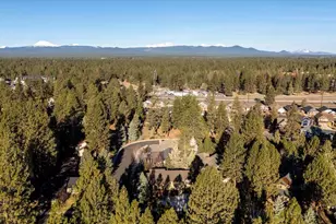 60923 Grand Targhee Dr, Bend, OR 97702 - Photo 59