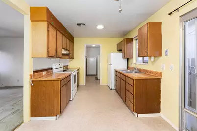 22 SW Elm Street, Grants Pass, OR 97526 - Photo 9