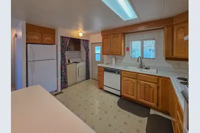 989 Rogue Lea Lane, Grants Pass, OR 97526 - Photo 9