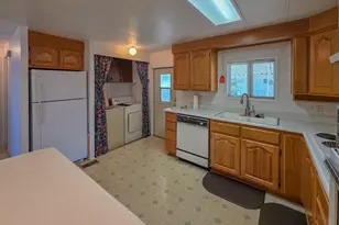 989 Rogue Lea Ln, Grants Pass, OR 97526 - Photo 9