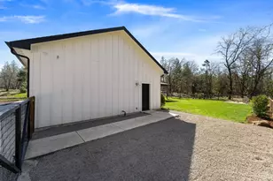 1398 Ellison Lp, Merlin, OR 97532 - Photo 33