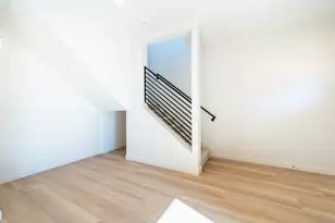 371 NW 19th St, Redmond, OR 97756 - Photo 9