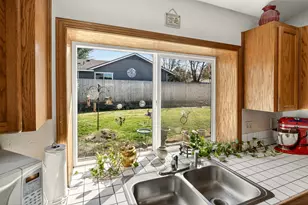 2366 Winslow Park Dr, Medford, OR 97504 - Photo 19