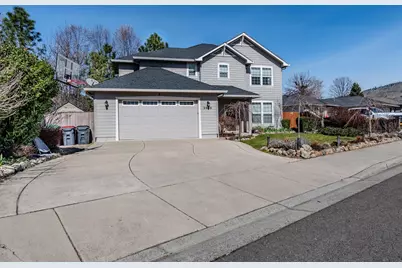 3059 Sycamore Way, Medford, OR 97504 - Photo 1