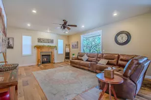 3059 Sycamore Wy, Medford, OR 97504 - Photo 5