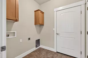 989 Pendleton Dr, Medford, OR 97501 - Photo 19