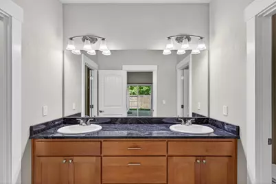 989 Pendleton Drive, Medford, OR 97501 - Photo 13