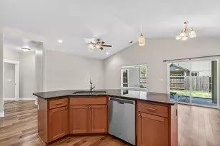 989 Pendleton Dr, Medford, OR 97501 - Photo 7
