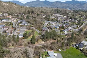 1868 NW F St, Grants Pass, OR 97526 - Photo 47