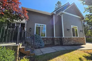 1868 NW F St, Grants Pass, OR 97526 - Photo 3
