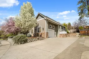 1868 NW F St, Grants Pass, OR 97526 - Photo 35