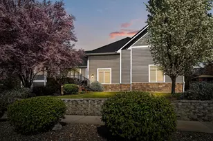 1868 NW F St, Grants Pass, OR 97526 - Photo 35