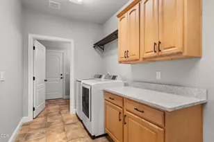 1868 NW F St, Grants Pass, OR 97526 - Photo 15