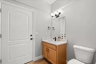 1868 NW F St, Grants Pass, OR 97526 - Photo 3