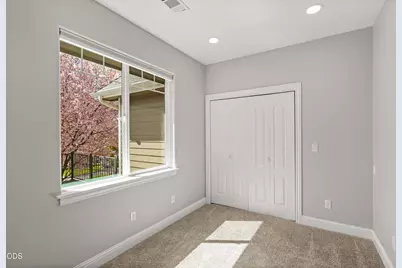 1868 NW F Street, Grants Pass, OR 97526 - Photo 17