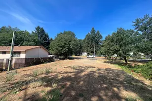 127 S Kerby Ave, Cave Junction, OR 97523 - Photo 1