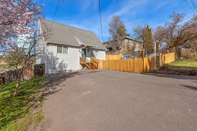 2030 Sargent Avenue, Klamath Falls, OR 97601 - Photo 5